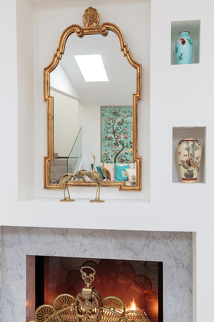 Fireplace gold mirror marble surround brass cranes chinoiserie vases niches — Bronwyn Poole Interiors Fireplace gold mirror marble surround brass cranes chinoiserie vases niches — Bronwyn Poole Interiors