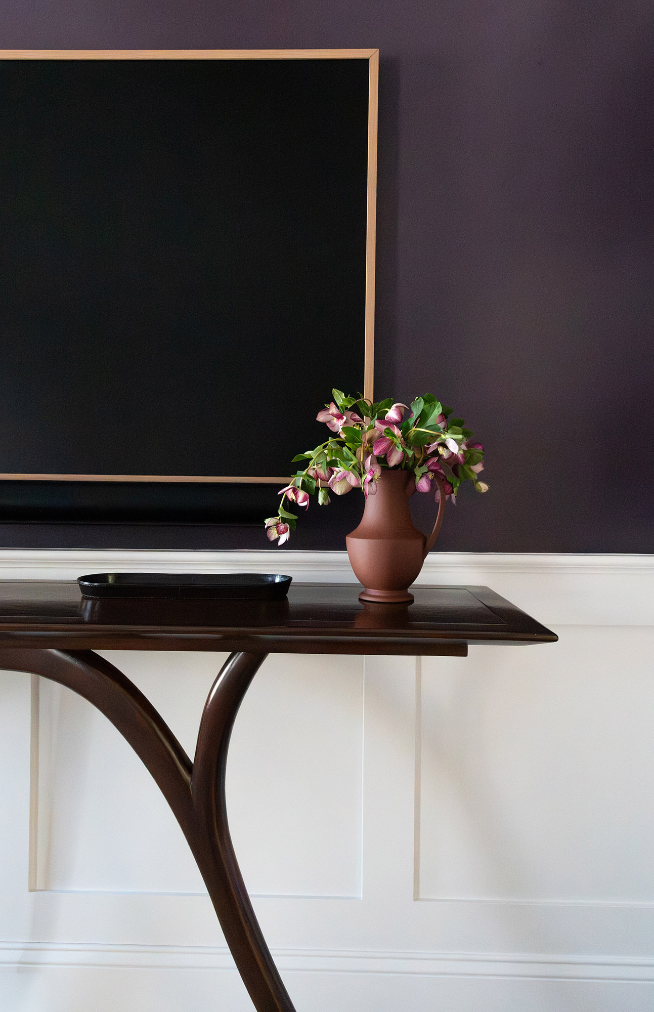 Living room aubergine wainscot walnut console terracotta pitcher hellebores tray detail — Bronwyn Poole Interiors Living room aubergine wainscot walnut console terracotta pitcher hellebores tray detail — Bronwyn Poole Interiors