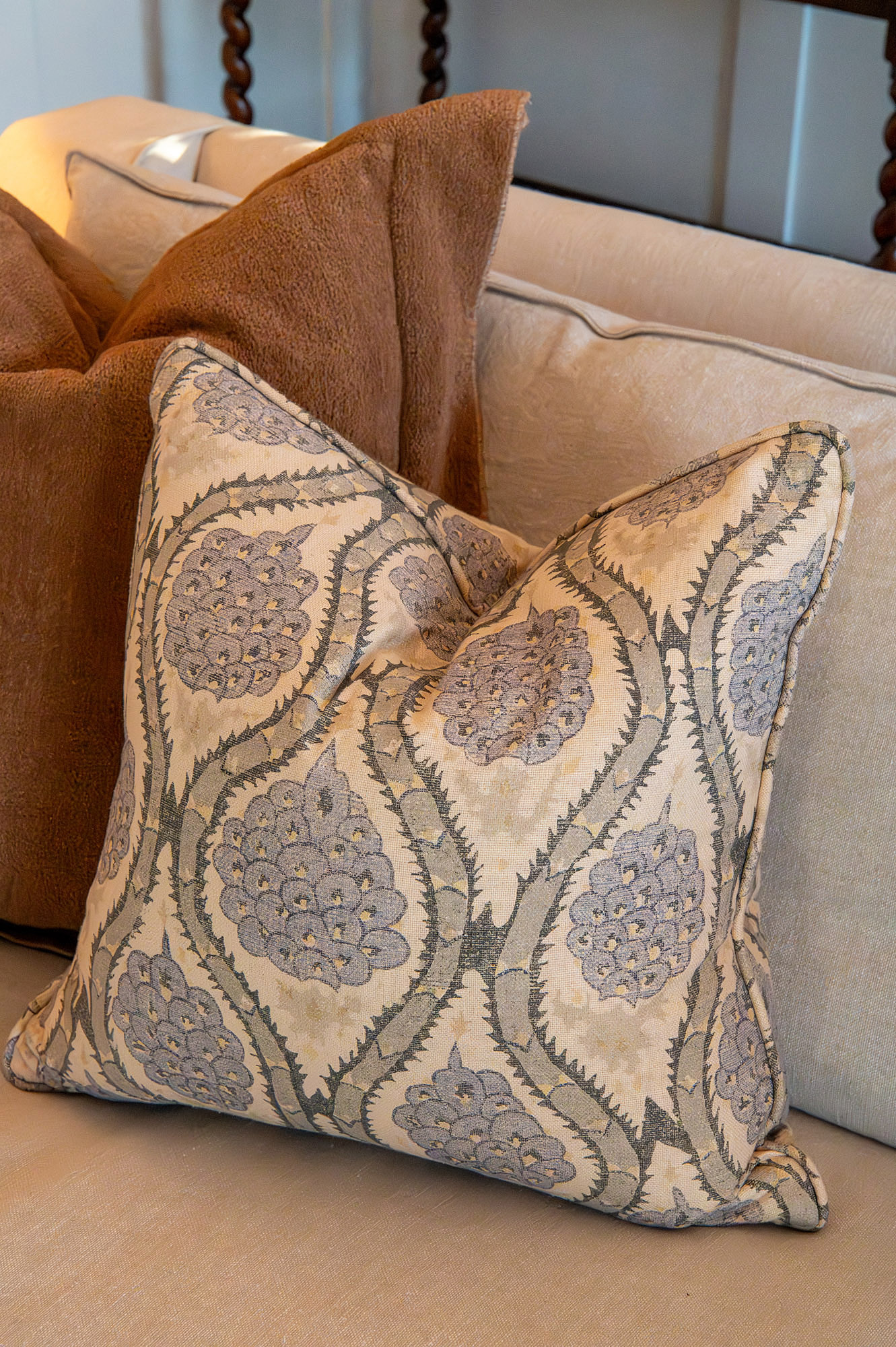 Living room pillow detail grey blue block print cushion rust suede pillow linen sofa — Bronwyn Poole Interiors Living room pillow detail grey blue block print cushion rust suede pillow linen sofa — Bronwyn Poole Interiors