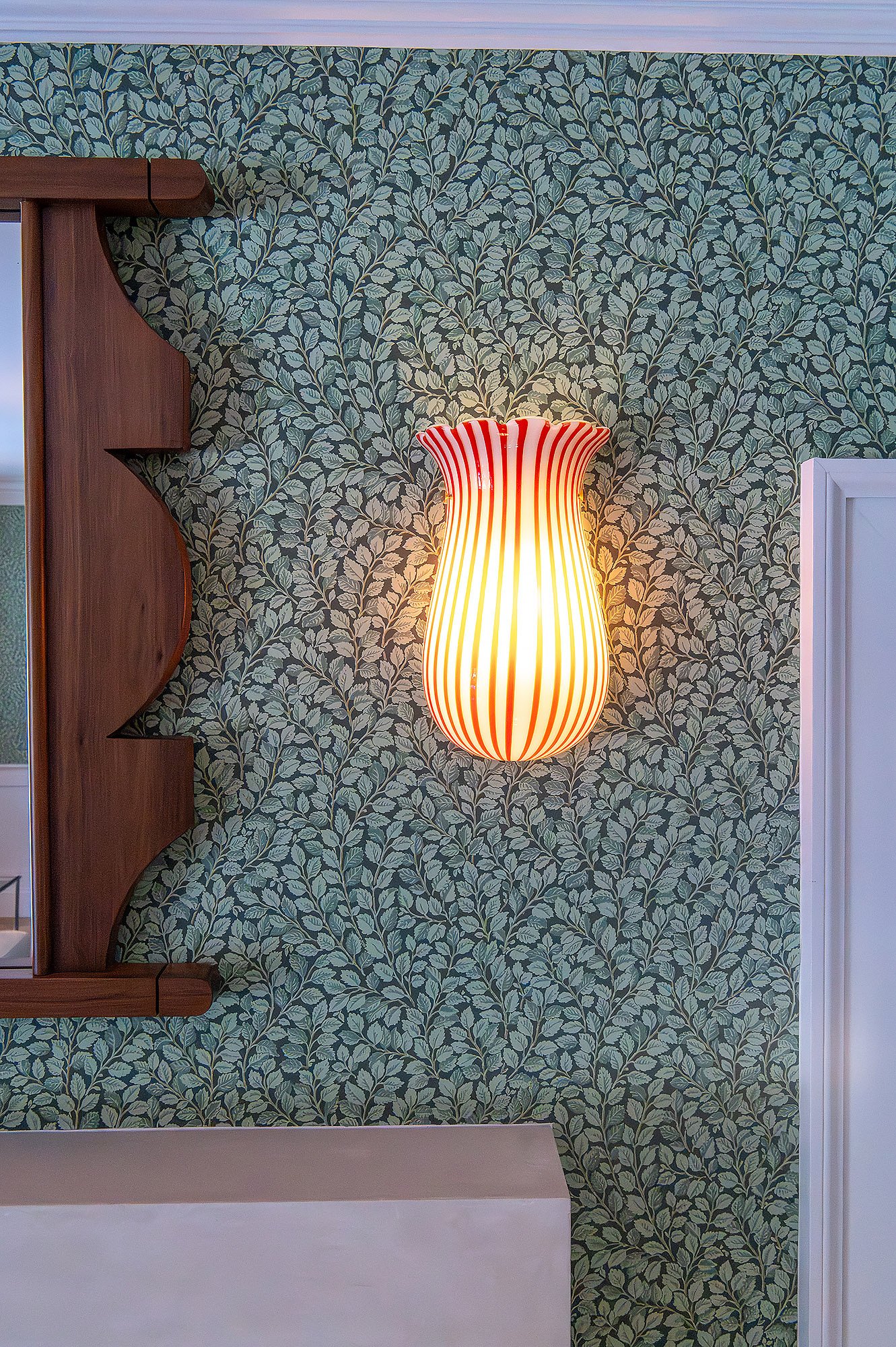 Living room red striped tulip sconce green leaf wallpaper walnut mirror detail — Bronwyn Poole Interiors Living room red striped tulip sconce green leaf wallpaper walnut mirror detail — Bronwyn Poole Interiors