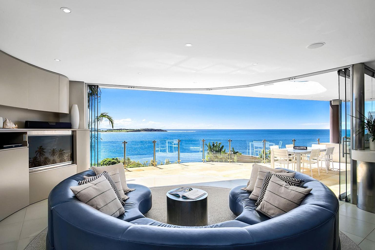Houzz — Curves in All the Right Spaces