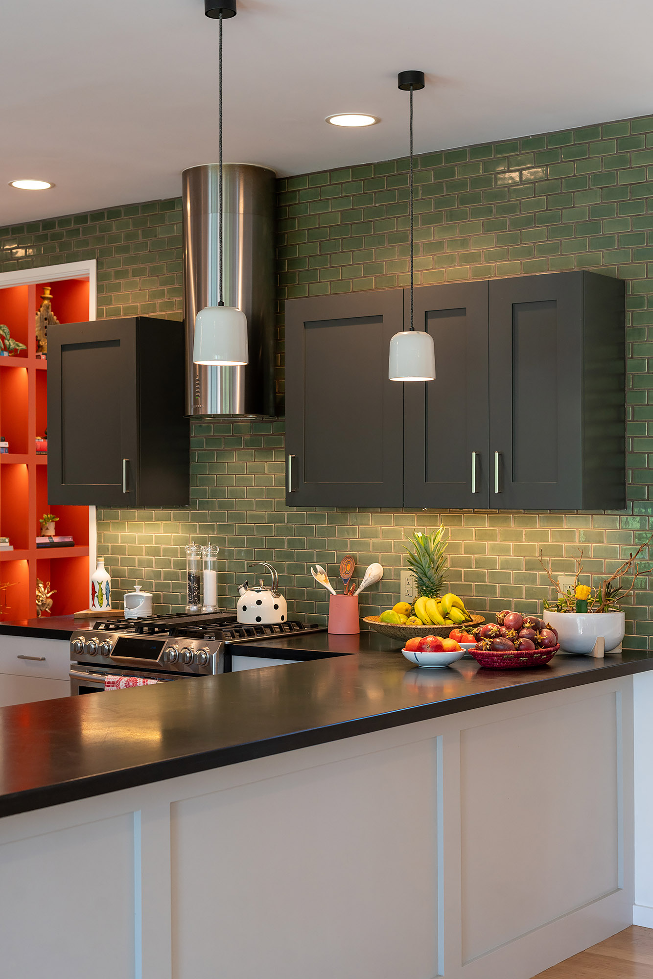 Santa monica kitchen green tile backsplash dark cabinets pendant lights fruit detail — Bronwyn Poole Interiors Santa monica kitchen green tile backsplash dark cabinets pendant lights fruit detail — Bronwyn Poole Interiors