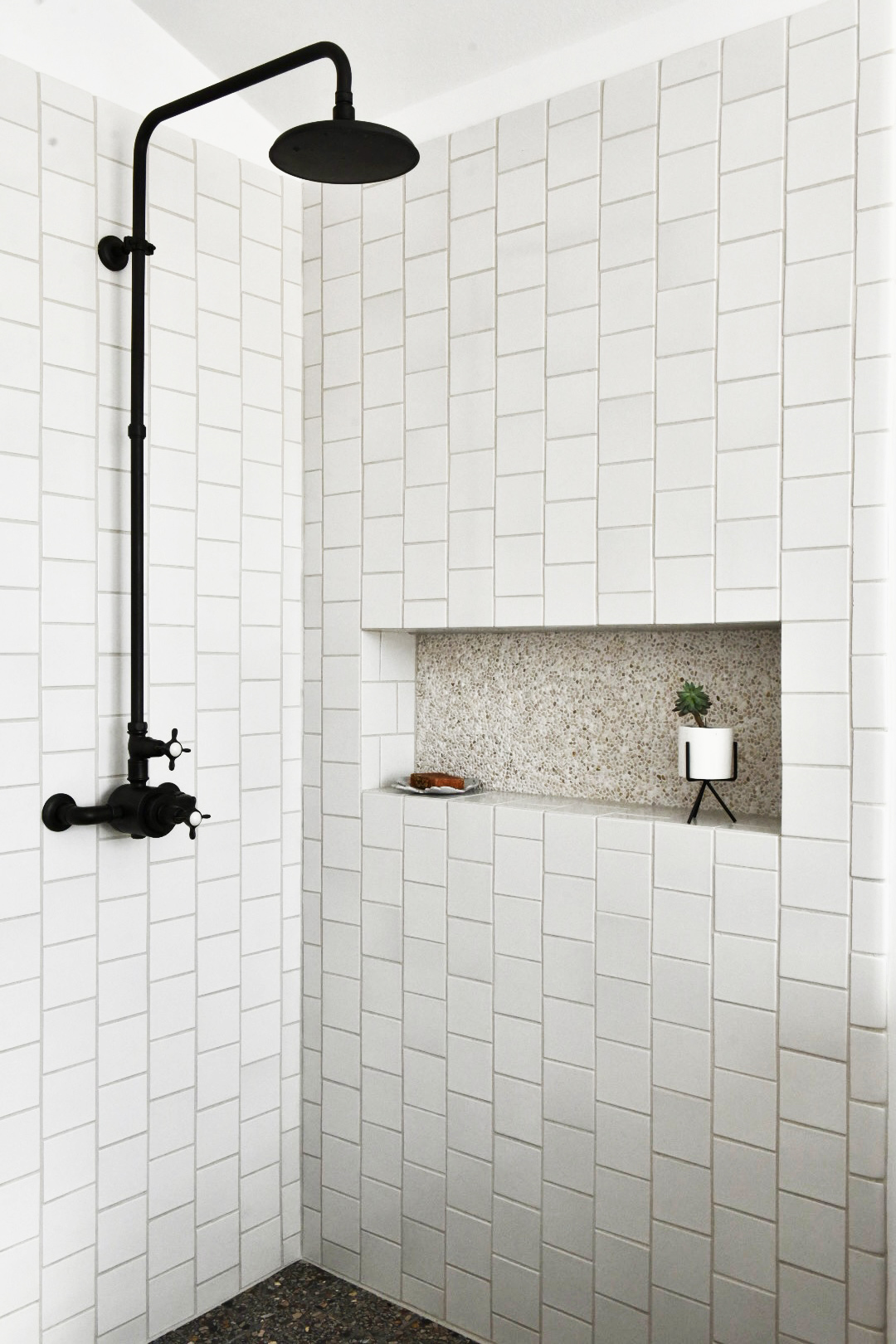Santa monica white tile shower black rainfall fixtures terrazzo niche — Bronwyn Poole Interiors Santa monica white tile shower black rainfall fixtures terrazzo niche — Bronwyn Poole Interiors
