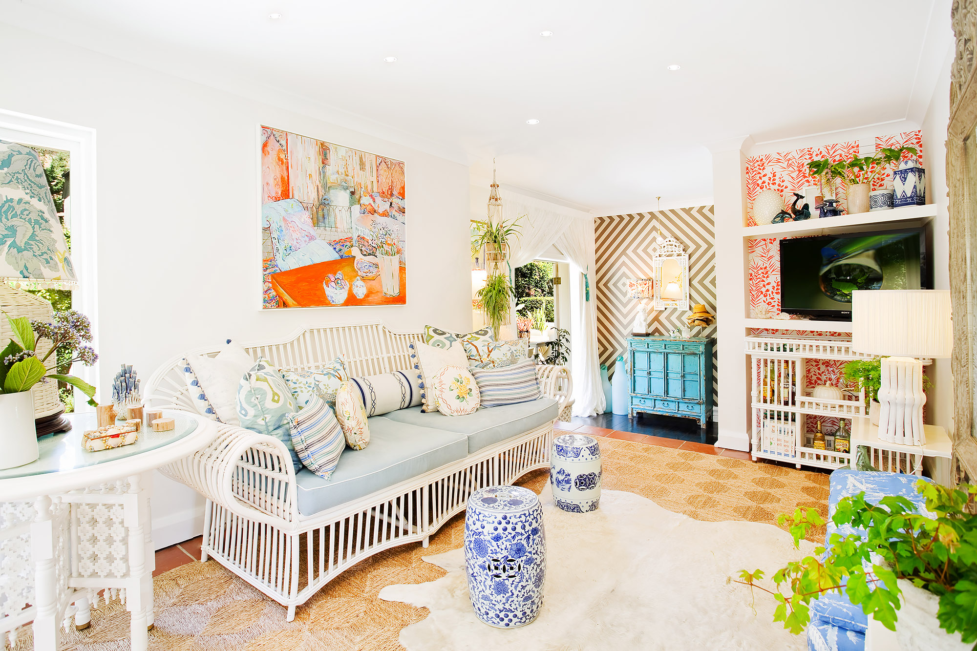 Bohemian living room rattan daybed chinoiserie stools chevron wallpaper terracotta — Spruson Street — Bronwyn Poole Interiors Bohemian living room rattan daybed chinoiserie stools chevron wallpaper terracotta — Spruson Street — Bronwyn Poole Interiors